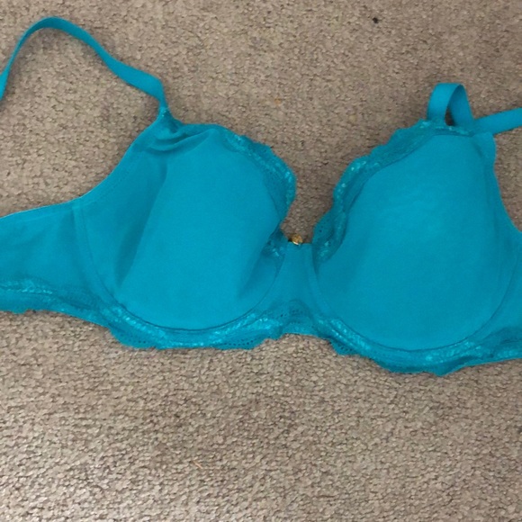 Natori Other - Natori underwire bra, molded cups 34DD